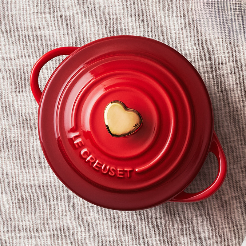 Mini-cocotte ronde avec bouton en coeur Mini-cocotte ronde avec bouton en coeur
